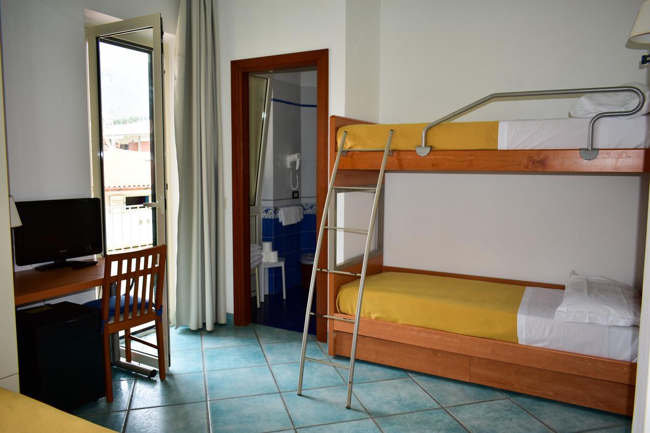Hotel Amyclae Сперлонга Екстериор снимка