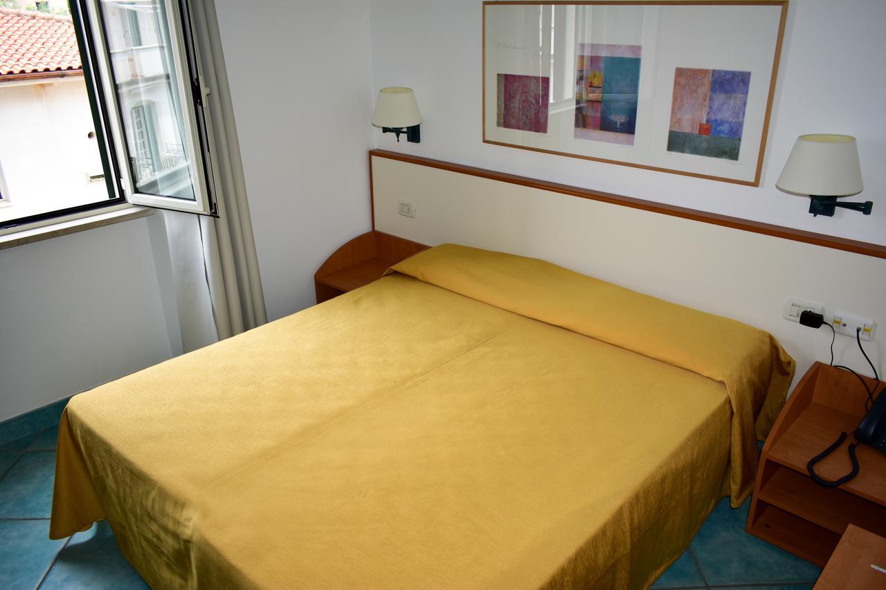 Hotel Amyclae Сперлонга Екстериор снимка