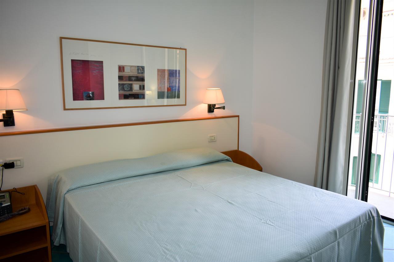 Hotel Amyclae Сперлонга Екстериор снимка