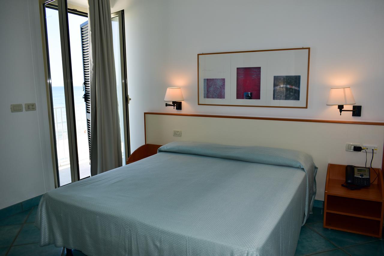 Hotel Amyclae Сперлонга Екстериор снимка