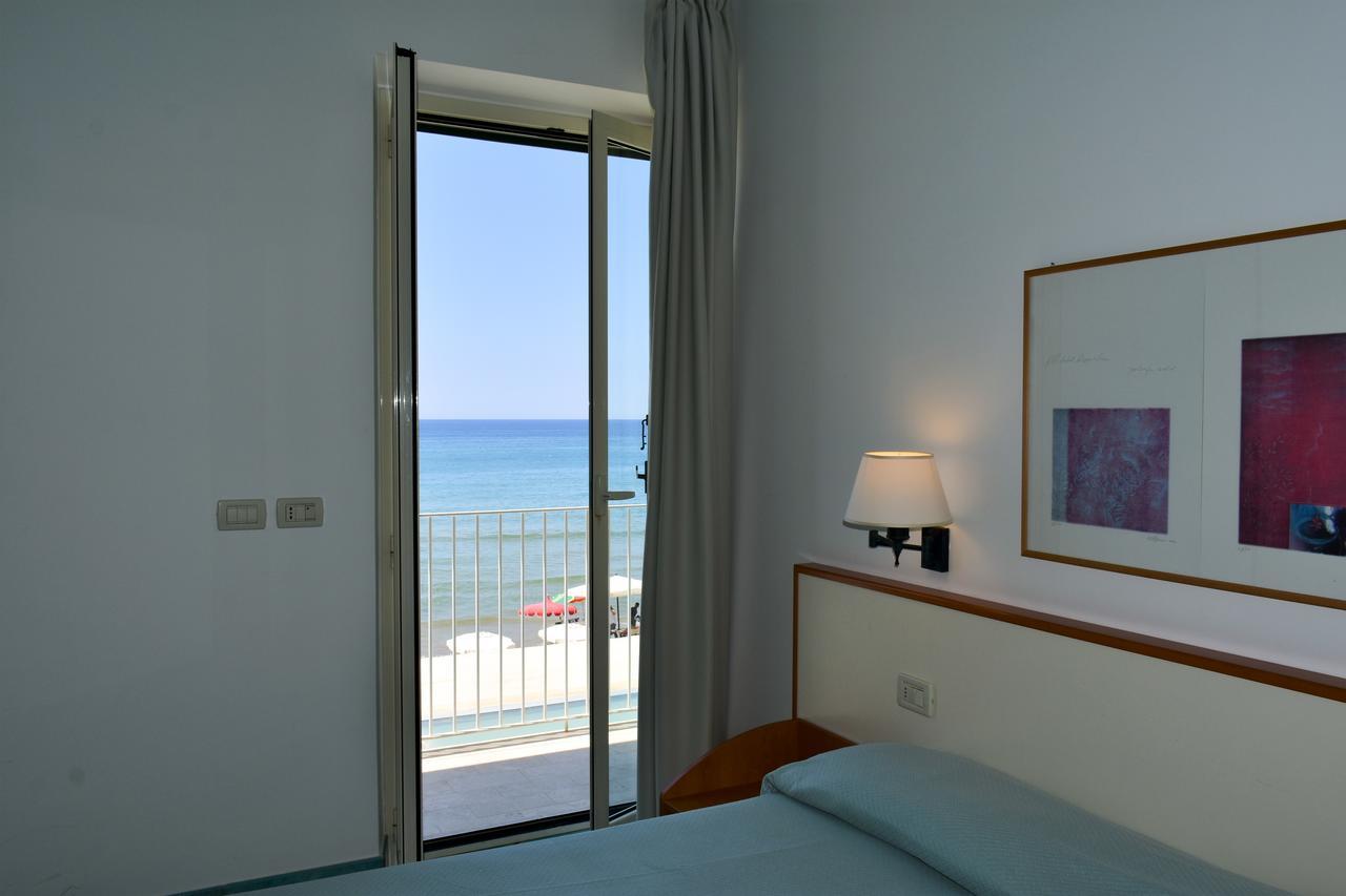 Hotel Amyclae Сперлонга Екстериор снимка