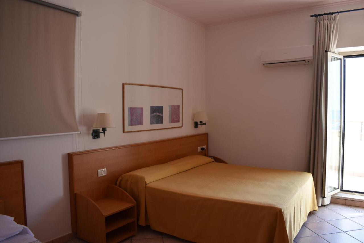 Hotel Amyclae Сперлонга Екстериор снимка